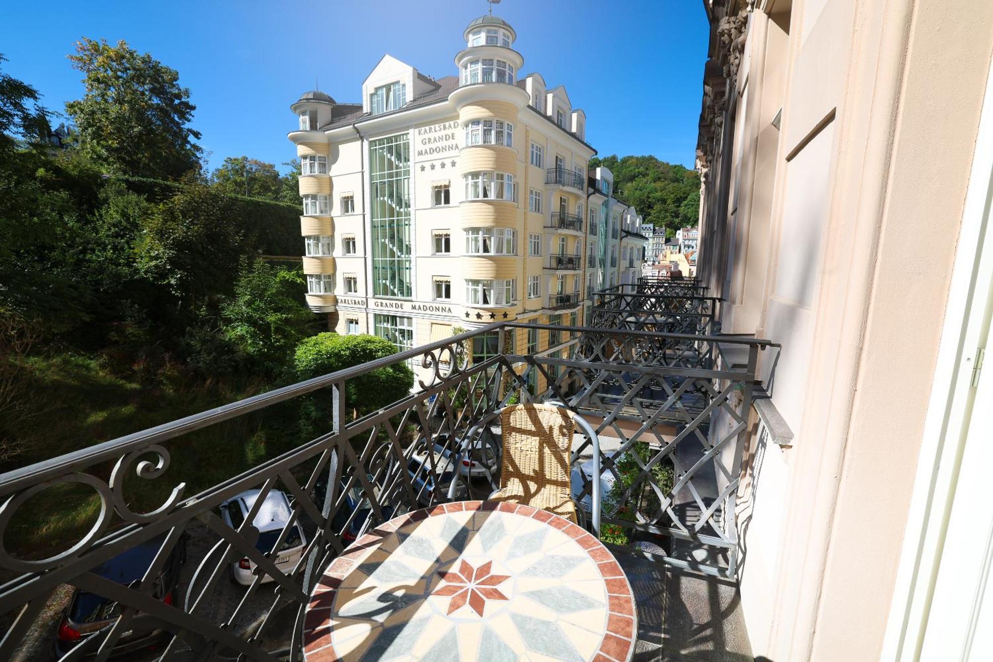 Boutique Hotel Ambiente ****+ Karlovy Vary Extérieur photo