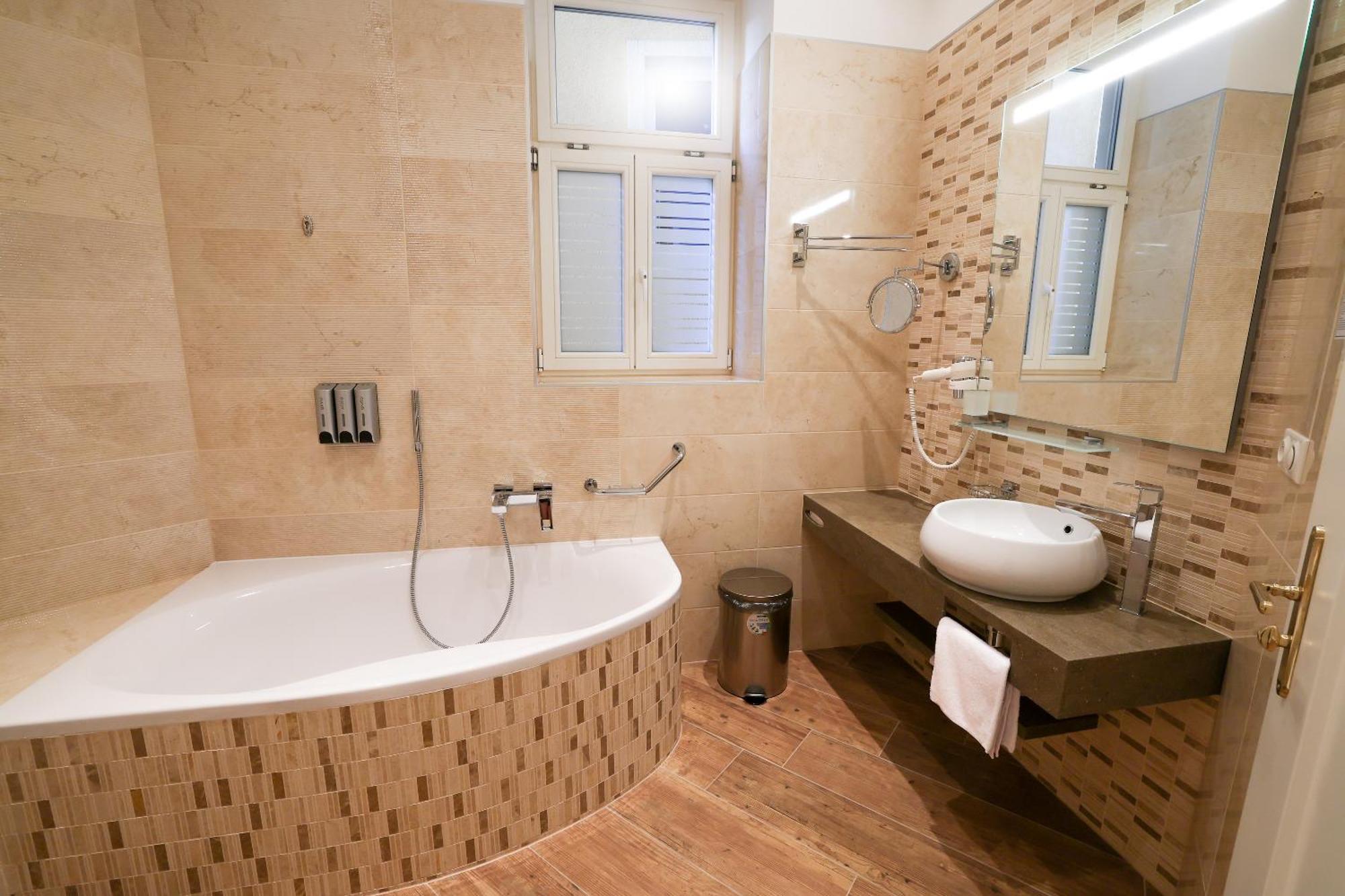 Boutique Hotel Ambiente ****+ Karlovy Vary Extérieur photo
